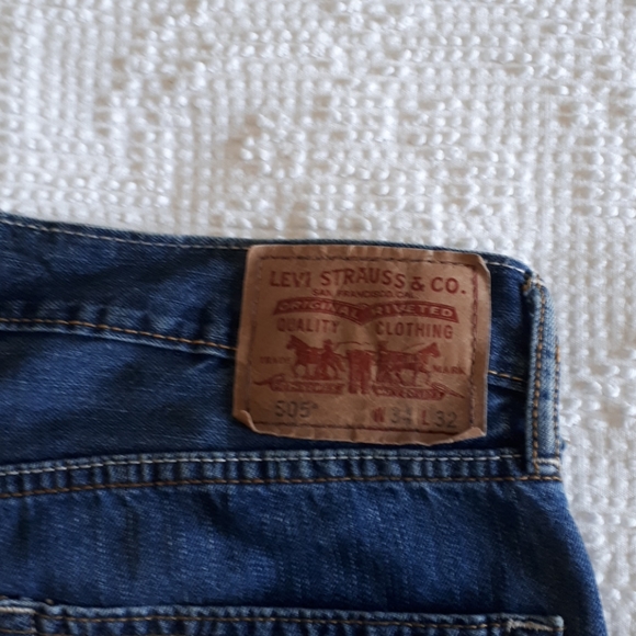 Levi's 505 cut-offs - Picture 3 of 5